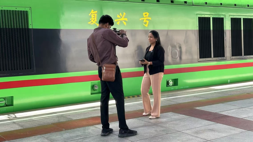 “中國在保護自然環(huán)境的同時實現(xiàn)了高度現(xiàn)代化！” ——多國記者眼中的現(xiàn)代西藏_fororder_圖片4